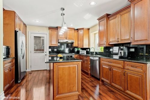 209 Silverado St, Lemont, IL 60490-6523