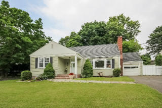 56 Orchard Hill Ln, Fairfield, CT 06824-7319