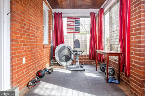 9408 Colesville Rd, Silver Spring MD 20901-4820 exterior