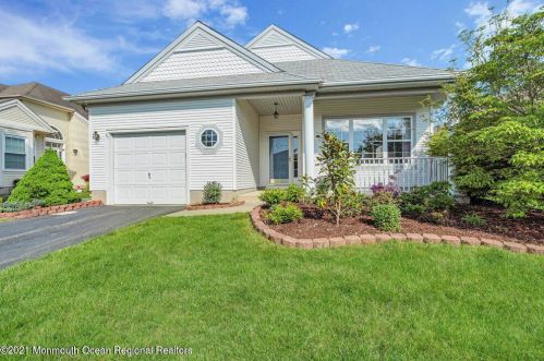 27 Dunrovin Ct, Lakehurst, NJ 08759-6059