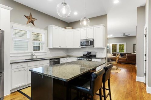 184 Hutchinson St, Atlanta GA  30307-3820 exterior