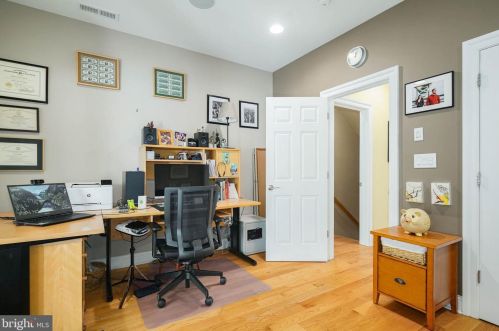 809 20 St, Philadelphia PA 19130-2025 exterior