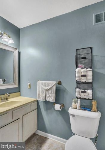 112 Orch Ln, Hanover PA 17331-5016 exterior