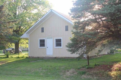 315 3rd St, Nemaha, NE 68414-4006