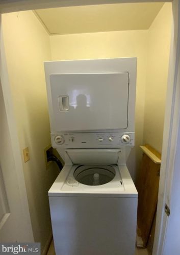 1300 Pine St, Shady Side MD 20764-9429 exterior