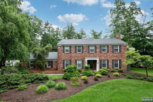 110 Deerhorn Ct, Upper Saddle River, NJ 07458-1104