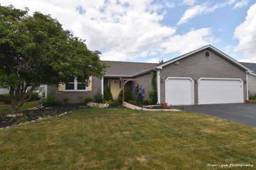 324 Julie Ln, Pingree Grove IL  60140-8397 exterior