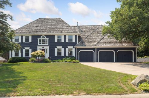4298 Hillview Ln, Saint Paul, MN 55127-6136