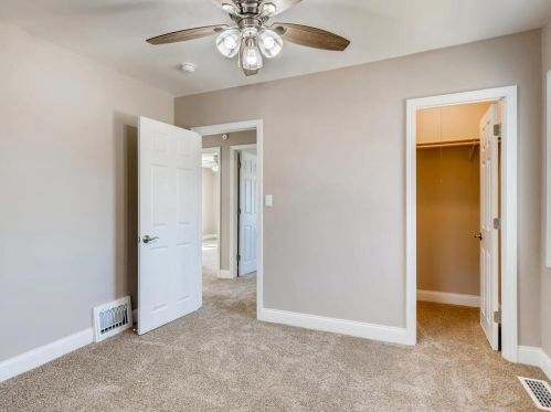 1427 Hazel St, Saint Paul MN  55119-4220 exterior