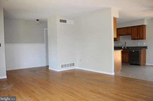 4282 Carolina Dr, Harrisburg, PA 17112-9567