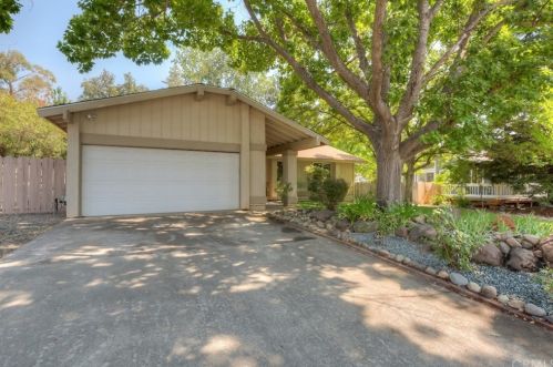 3 Trinity Ln, Chico, CA 95928-4152