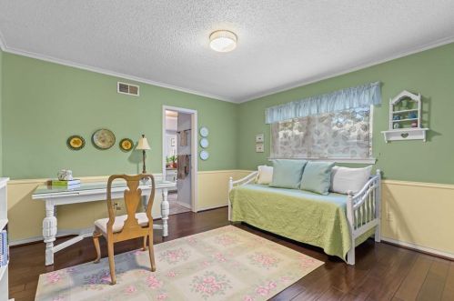 6127 Dilbeck Ln, Dallas TX  75240-5350 exterior