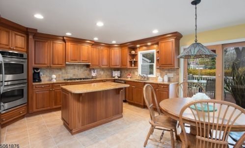 106 Cramer Ave, Green Brook, NJ 08812-2202