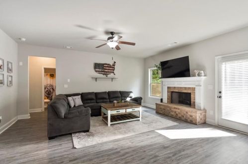 116 Clearwater Dr, Jackson, GA 30233-3834
