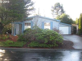 121 Pine Tree Loop, Florence, OR 97439-9234