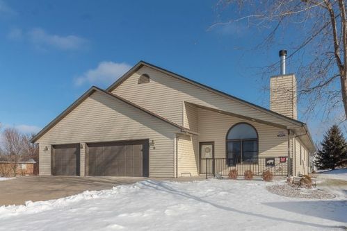18 Columbia Ct, Mankato, MN 56003-3234