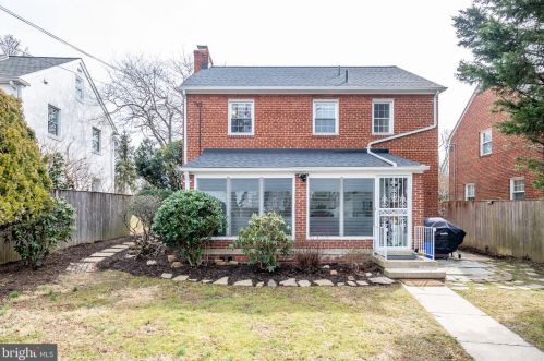 9408 Colesville Rd, Silver Spring MD 20901-4820 exterior