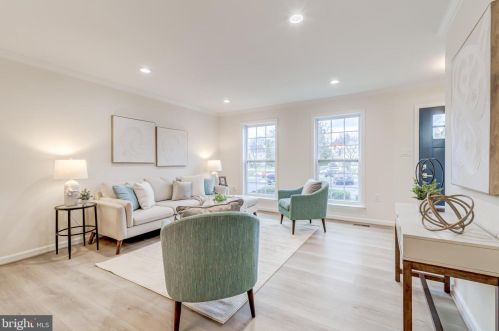 8527 Bauer Dr, Springfield VA  22152-2345 exterior