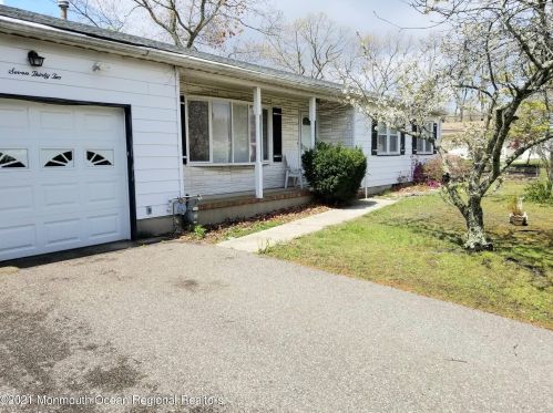 732 Weehawken Ave, Lacey, NJ 08731-1345
