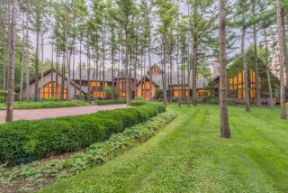207 Woodhaven Ln, Hoffman Estates, IL 60010-9063