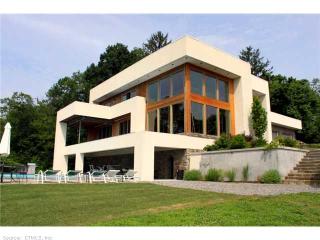 20 Woodland Ln, Woodbury, CT 06798-2513