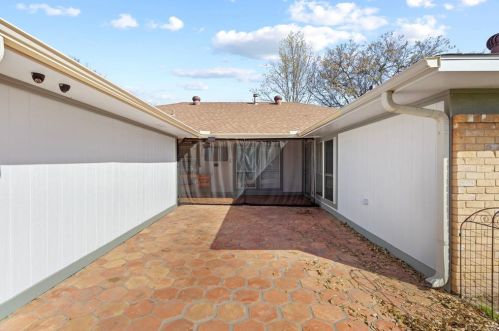 2615 Medina Dr, Carrollton TX 75007-5902 exterior