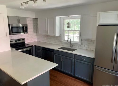 4 Rocks Rd, Norwalk CT  06851-2919 exterior