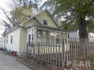 1208 13th St, Pekin IL  61554-5052 exterior