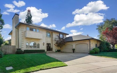 1116 Rivergate Dr, Lodi, CA 95240-0555