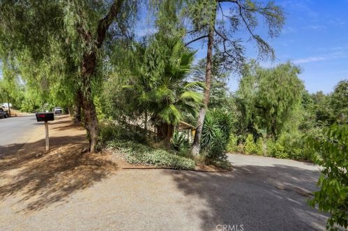 1921 Arroyo Dr, Riverside CA  92506-1610 exterior