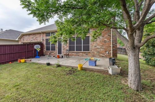1428 Flowers Dr, Carrollton TX 75007-1479 exterior