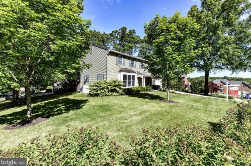 1233 Cooper Station Rd, Herndon, VA 20170-3018