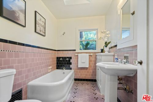 1212 Cedar St, Glendale CA  91207-1427 exterior