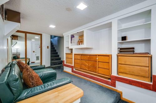 1128 Marion Dr, Glendale CA  91205-3713 exterior