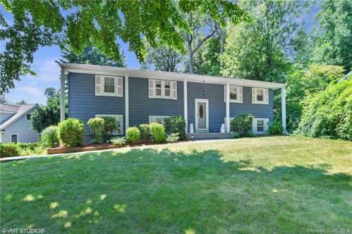 11 Tanglewood Ln, Norwalk CT  06851-5613 exterior