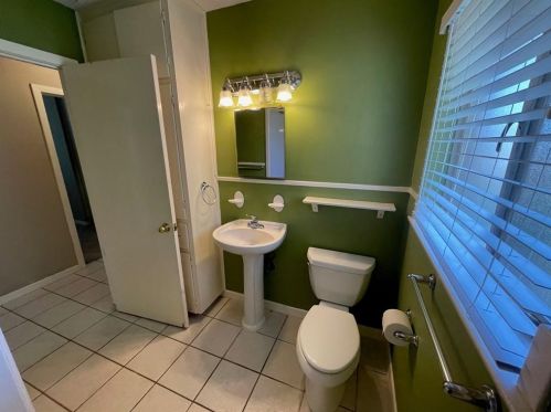 7607 Creston Ln, Austin TX  78752-1326 exterior