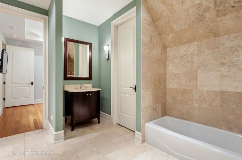 6403 Garfield Ave, Willowbrook IL  60527-5237 exterior