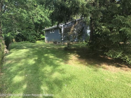 90 Cloverdale Cir, Tinton Falls, NJ 07724-3108