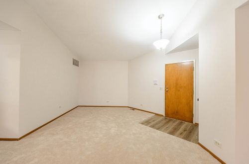 1874 Fox Run Dr, Elk Grove Vlg, IL 60007-2797