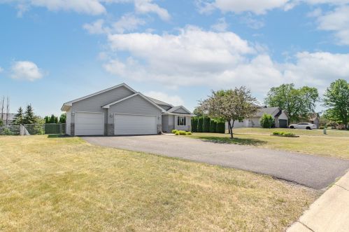 17989 Macon St, Otsego, MN 55330-1657
