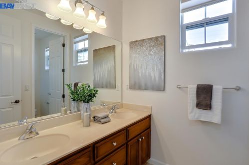 330 Belshaw Dr, Milpitas CA 95035-5472 exterior