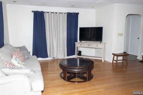 911 Warren Pkwy, Teaneck, NJ 07666-5630
