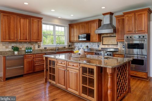 15997 Garriland Dr, Leesburg, VA 20176-5837