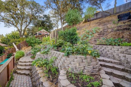 1235 Riv Blf Dr, Valley Home CA 95361-2655 exterior