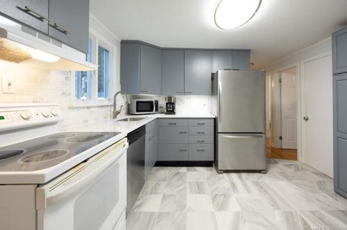 156 Goff Rd, Hartford, CT 06109-1313
