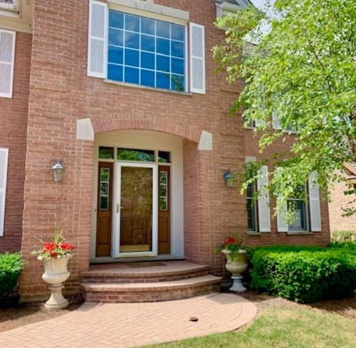 5 Northfield Ct, Half Day, IL 60069-2111