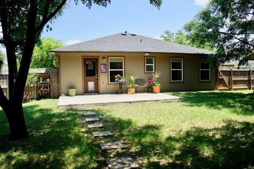 329 Spring Branch Loop, Uhland, TX 78640-5374