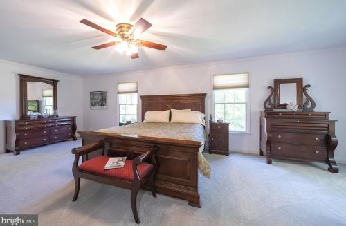 19 Walker Dr, Princeton NJ 08540-2324 exterior