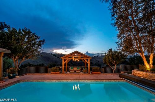 6021 Lapworth Dr, Calabasas, CA 91301-1861