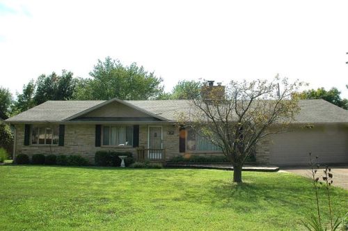312 Center Pl, Parsons, KS 67357-3506